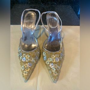 Valerie Steven’s Silver and Gold Slingback Heels perfect for a wedding! Size 9.5